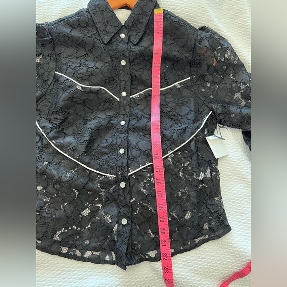 Divine Heritage Western Lace Pearl Snap Blouse - Picture 15 of 16